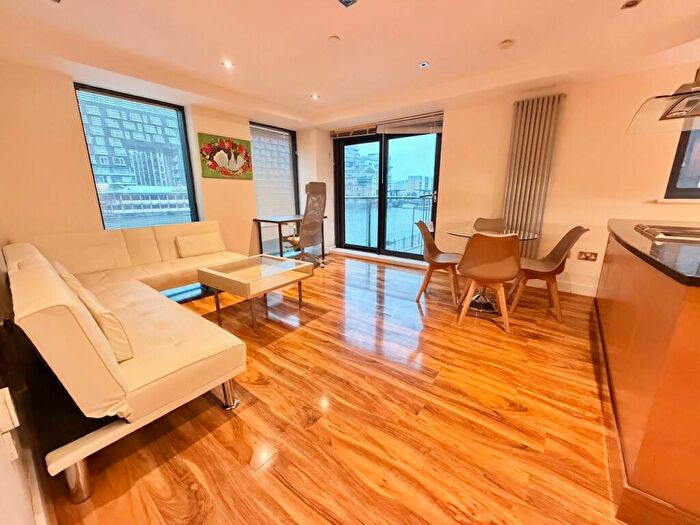 2 Bedroom Flat To Rent In Millharbour, Canary Wharf, E14