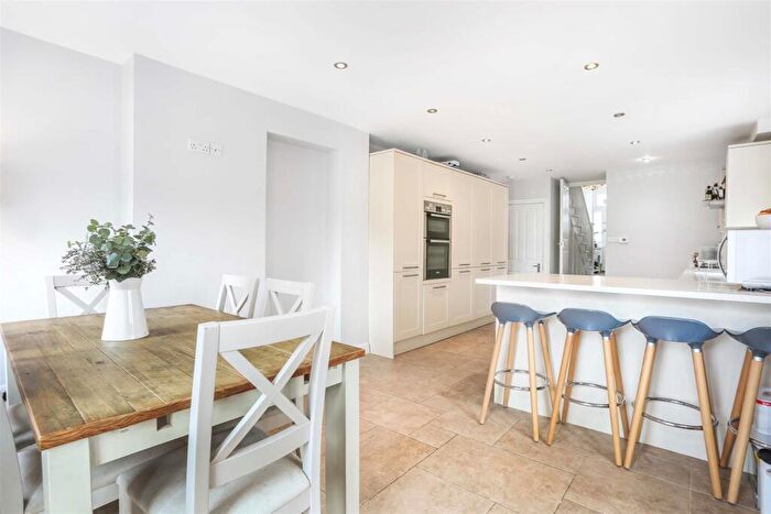 5 Bedroom Semi-Detached House To Rent In Cedar Road, SM2