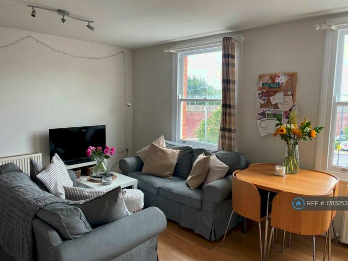 2 Bedroom Flat To Rent In Bedford Hill, London, SW12