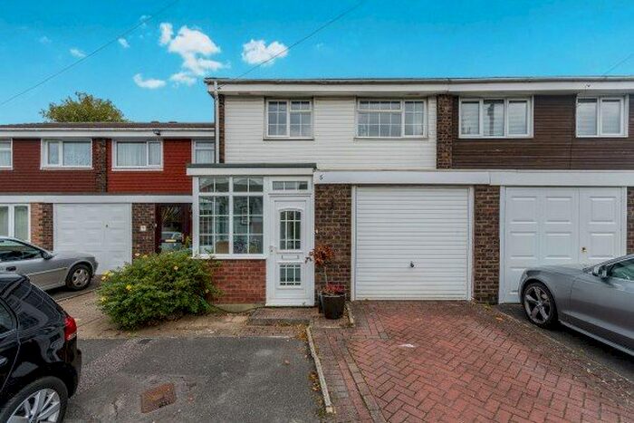 3 Bedroom Property To Rent In Fuchsia Gardens, Southampton, SO16