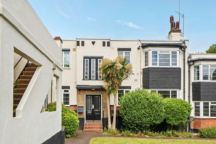 2 Bedroom Apartment For Sale In Loampit Hill, London, SE13