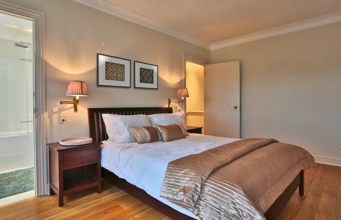 3 Bedroom Flat To Rent In Edwards Square, London, W8