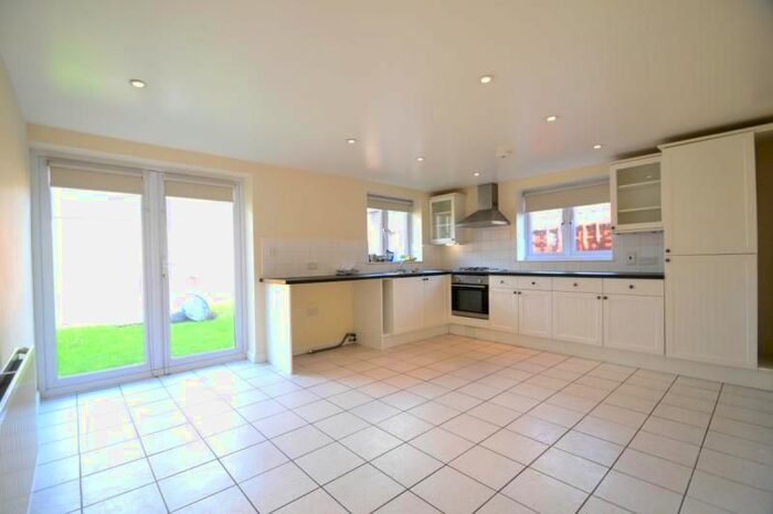 2 Bedroom Property To Rent In Avenue Villas, Albury Road, Merstham RH1