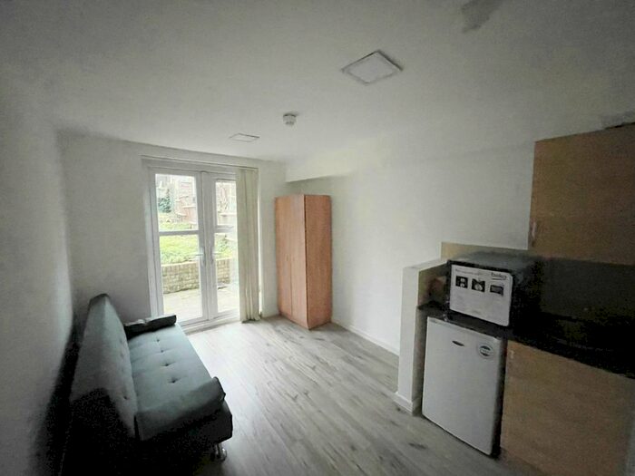 Studio To Rent In Springfield Road, London, E5
