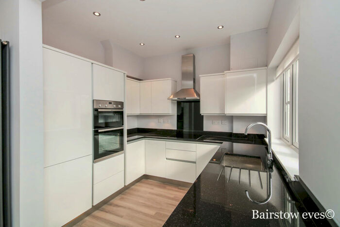 3 Bedroom House To Rent In Park Avenue, Enfield, EN1