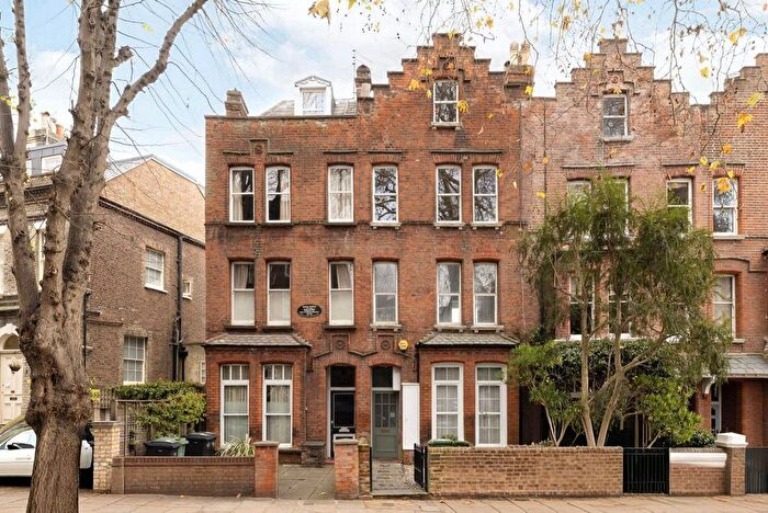 1 Bedroom Flat For Sale In Well Walk, London, NW3