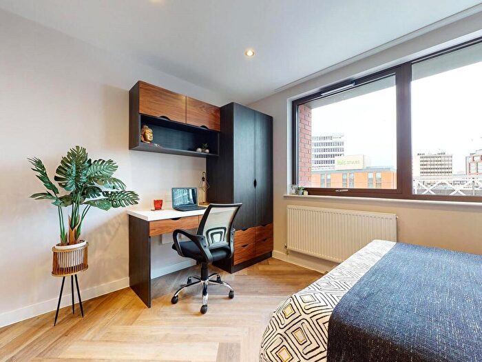 2 Bedroom Apartment To Rent In Apt, Live Oasis Wade Lane #, LS2