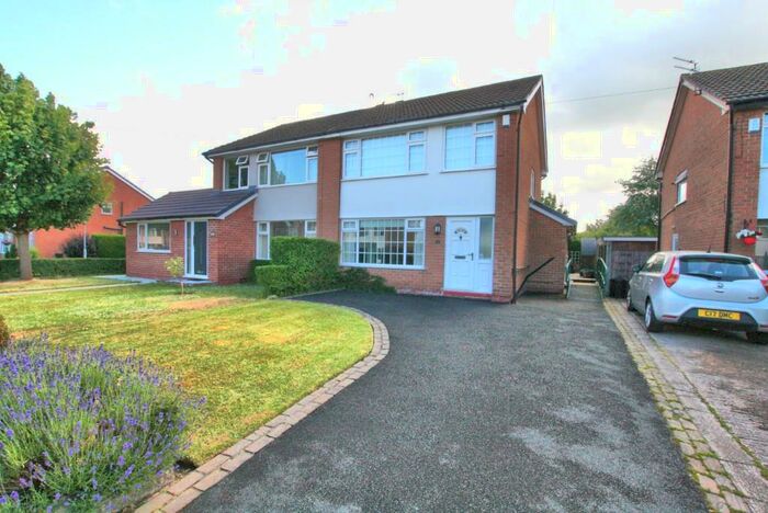 3 Bedroom Semi-Detached House To Rent In Tapley Avenue, SK12