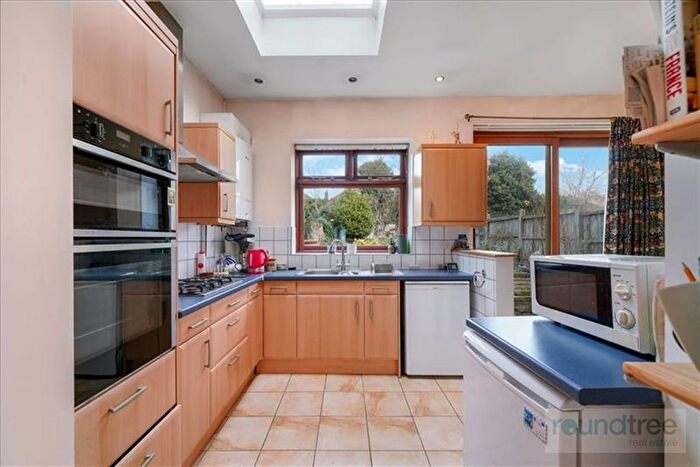 3 Bedroom Terraced House For Sale In Park Road, Hendon, NW4