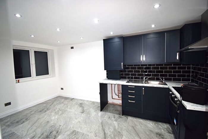2 Bedroom Flat To Rent In Dagenham, RM8