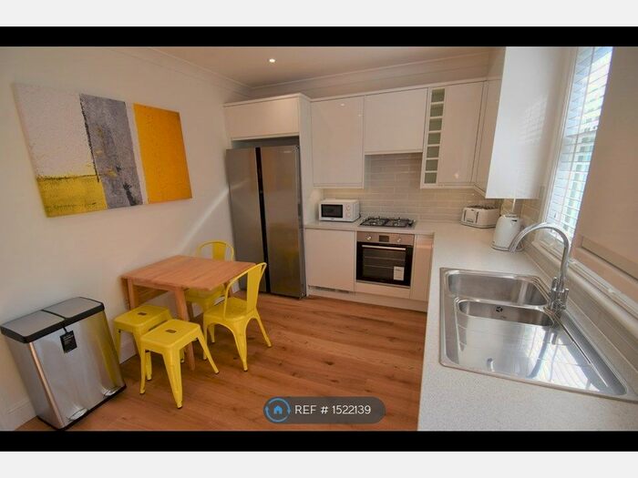 4 Bedroom End Of Terrace House To Rent In Donnington Gardens, Reading, RG1