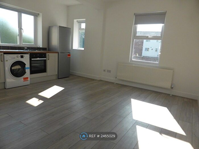 Studio To Rent In Hale End Road, London, E17