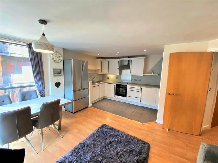 2 Bedroom Flat To Rent In City Walk, Leeds, LS11