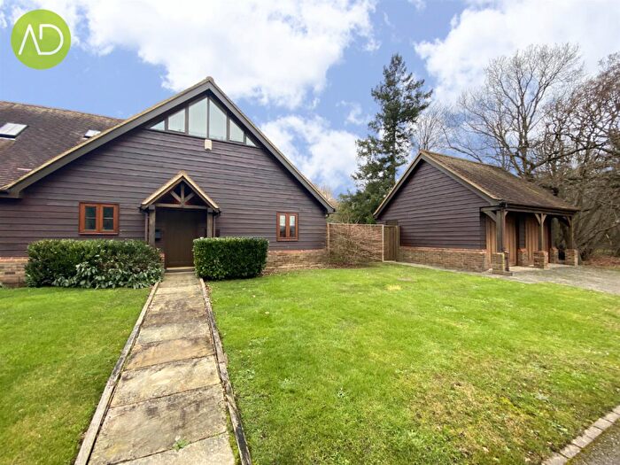 3 Bedroom Barn Conversion To Rent In White Stubbs Lane, Broxbourne, EN10
