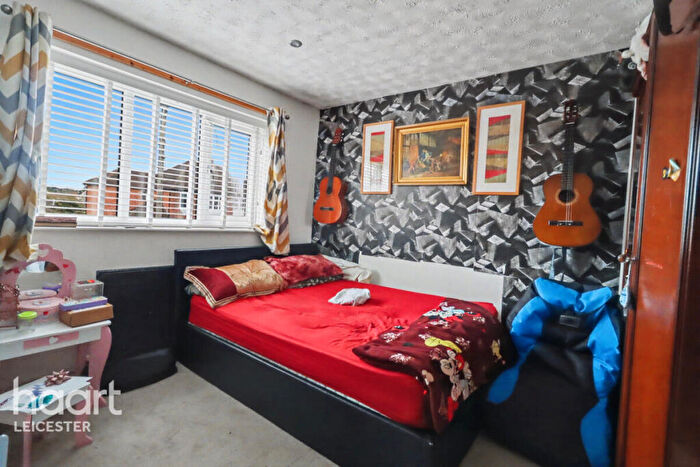 3 Bedroom Semi Detached House For Sale In Glen Park Avenue, Leicester, LE3