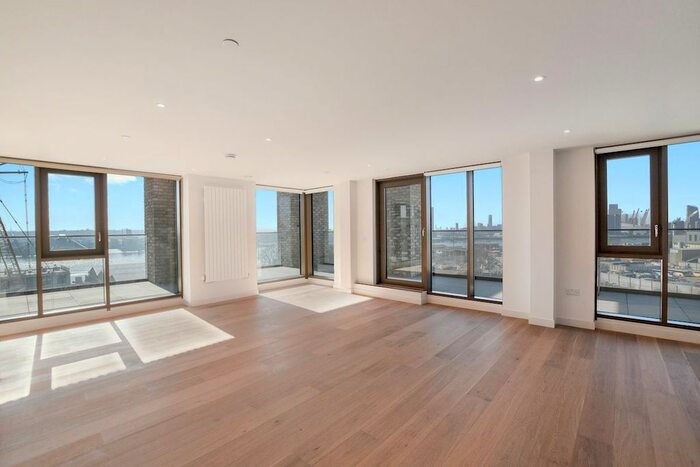 3 Bedroom Flat To Rent In Clipper Street, London, E16