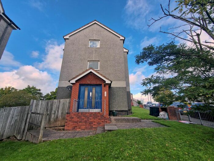 3 Bedroom Flat To Rent In Longwood Road, Rednal, Birmingham, B45