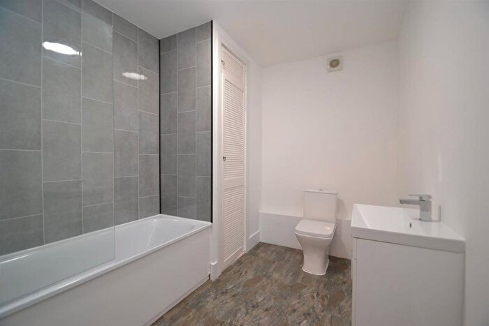 2 Bedroom Flat To Rent In Broadhurst Avenue, Edgware, Greater London, HA8