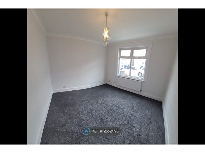 3 Bedroom Semi-detached House To Rent In Bynes Road, South Croydon, CR2