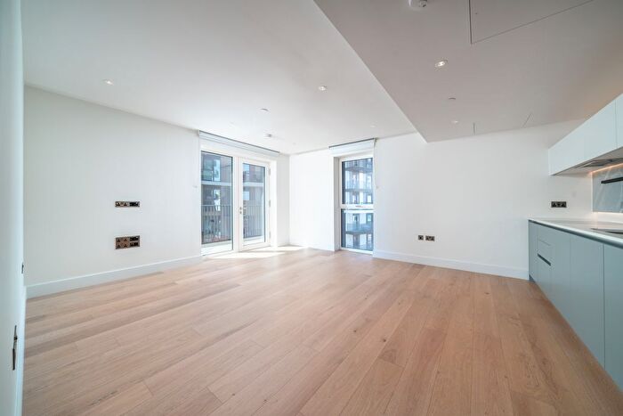 2 Bedroom Flat To Rent In Cascade Way, London, W12