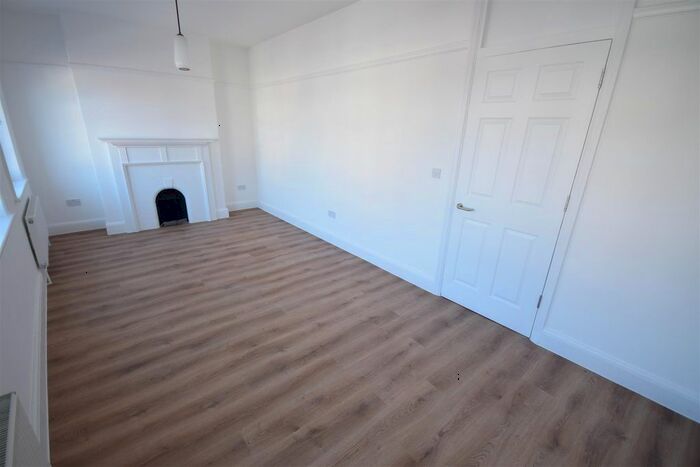 4 Bedroom Flat To Rent In King Street, Twickenham, TW1