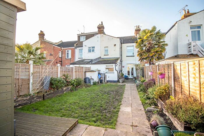 1 Bedroom Flat For Sale In Lifstan Way, Southend-on-Sea, SS1