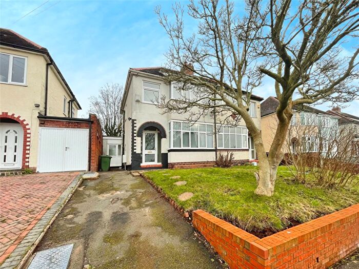 3 Bedroom Semi-Detached House To Rent In Lynton Avenue, Wolverhampton, West Midlands, WV6