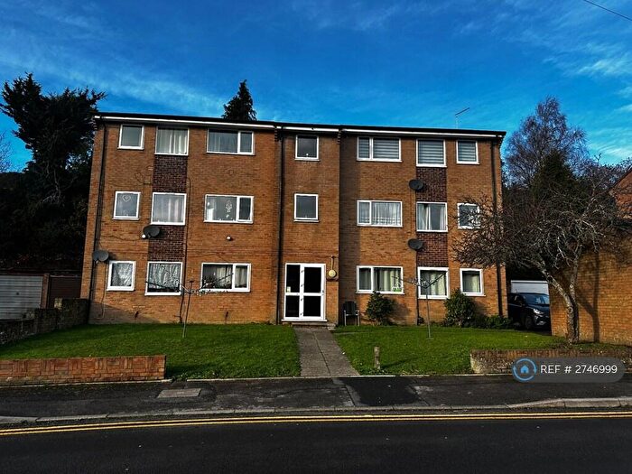2 Bedroom Flat To Rent In Slepe Crescent, Poole, BH12