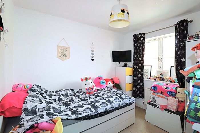 3 Bedroom Terraced House For Sale In Silver Birch Way, Farnborough, GU14