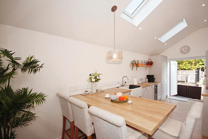 3 Bedroom Link Detached House For Sale In Milford Close, Coventry, CV5