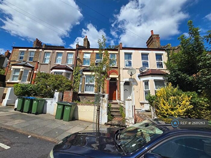 2 Bedroom Flat To Rent In Piedmont Road, London, SE18