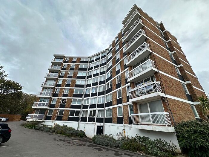 2 Bedroom Flat To Rent In Furze Hill, Hove, BN3