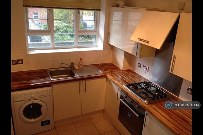 2 Bedroom Flat To Rent In Damien Street, Whitechapel, E1