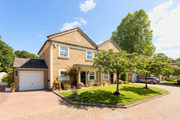 3 Bedroom Semi-Detached House To Rent In Cliveden Road, Taplow, SL6