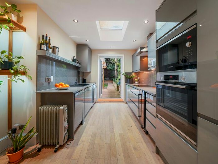 2 Bedroom Flat To Rent In Shirland Road, Maida Vale, London, W9