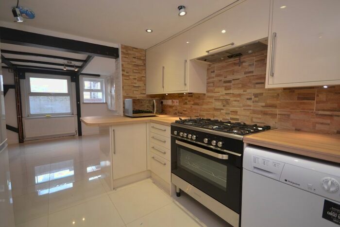 1 Bedroom Terraced House To Rent In Cambridge Street, Reading, Berkshire, RG1