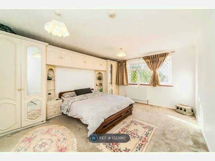 4 Bedroom Semi-Detached House To Rent In Whitley Wood Lane, Reading RG2