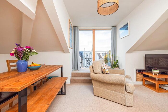 2 Bedroom Flat For Sale In Chessel Street, Bedminster, BS3