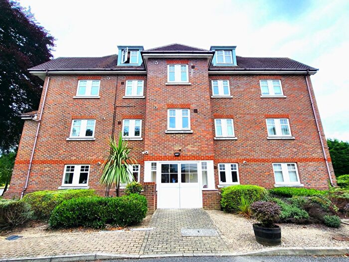 2 Bedroom Flat To Rent In Rickmansworth Road, Watford, WD18