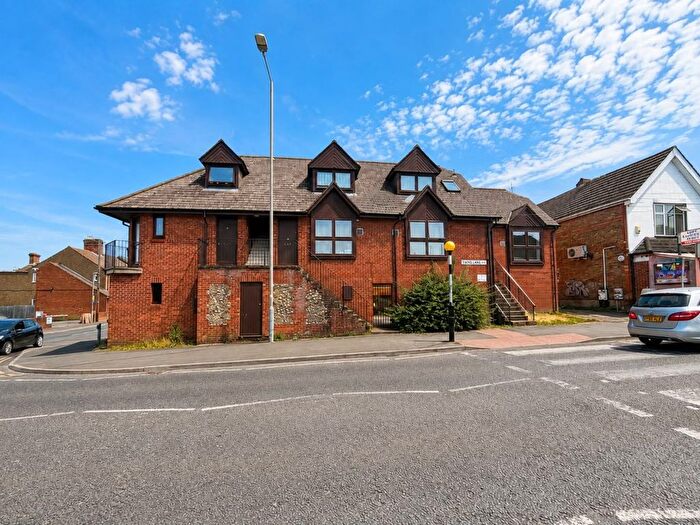 1 Bedroom Flat To Rent In Desborough Avenue, HP11