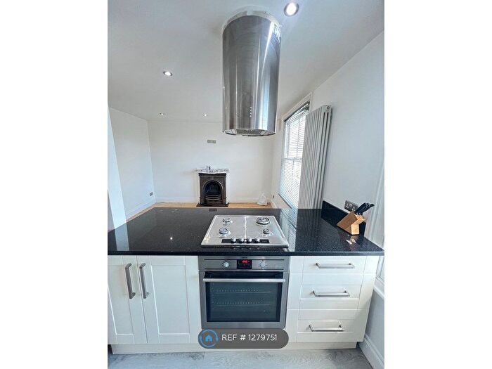 3 Bedroom Flat To Rent In Brockley, London, SE4