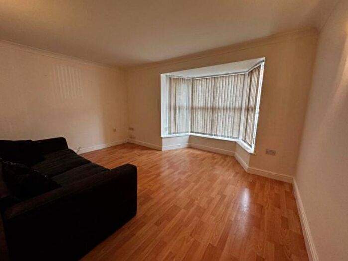 2 Bedroom Flat To Rent In Oakwood Road, Brynmill, Swansea, SA2