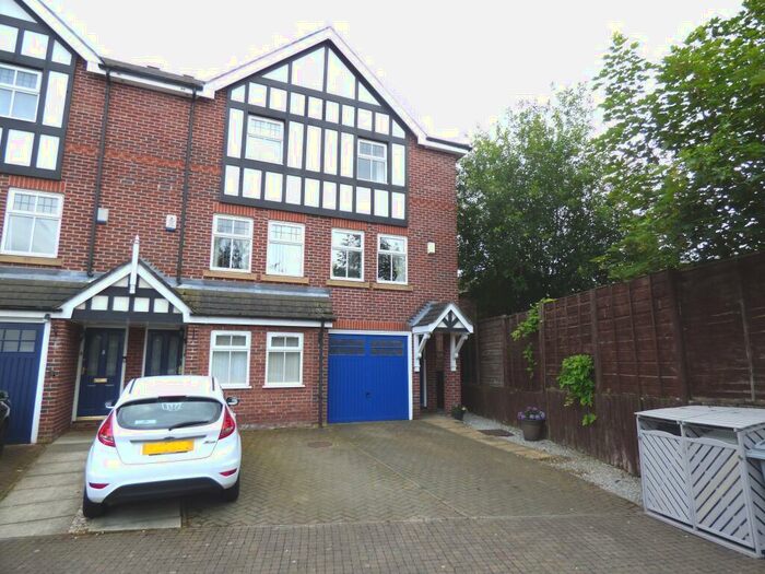 3 Bedroom Town House To Rent In Queen Annes Court; Macclesfield., SK11