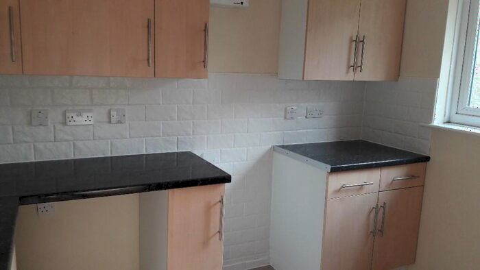 1 Bedroom Flat To Rent In Oak Avenue, Bradford, West Yorkshire, BD8
