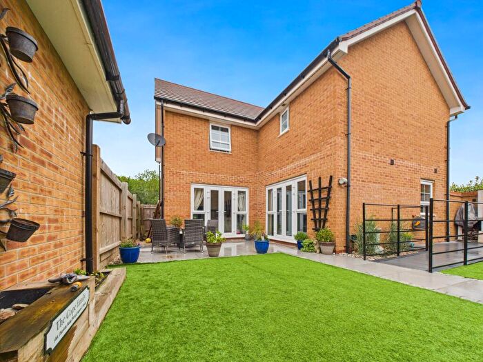 4 Bedroom Detached House For Sale In Broadstone Drive, Hampton Water, PE7