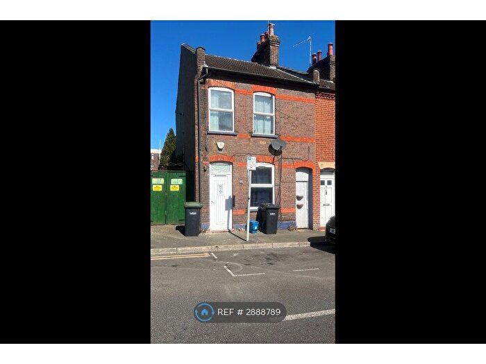 2 Bedroom End Terrace House To Rent In Chequer St, Luton, LU1