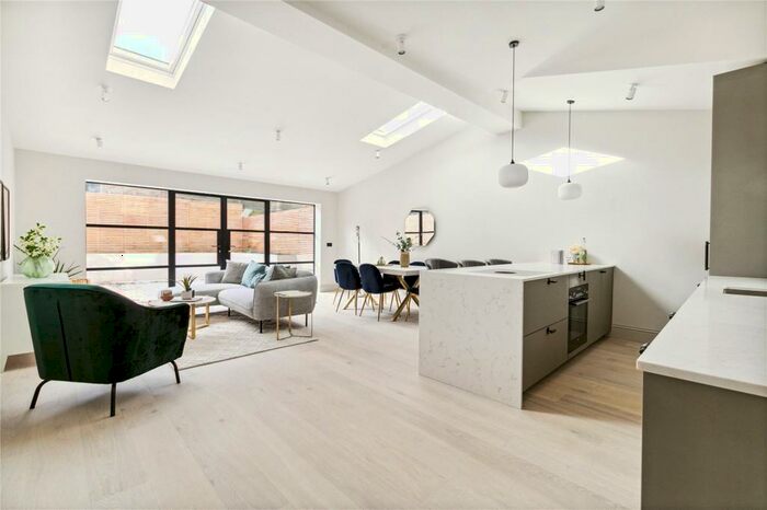 Apartment To Rent In Cavendish Road, SW12