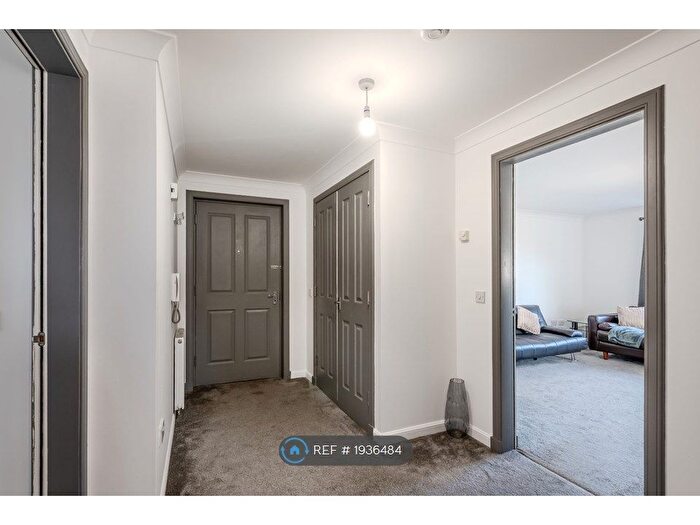 2 Bedroom Flat To Rent In Bughtlin Market, Edinburgh, EH12