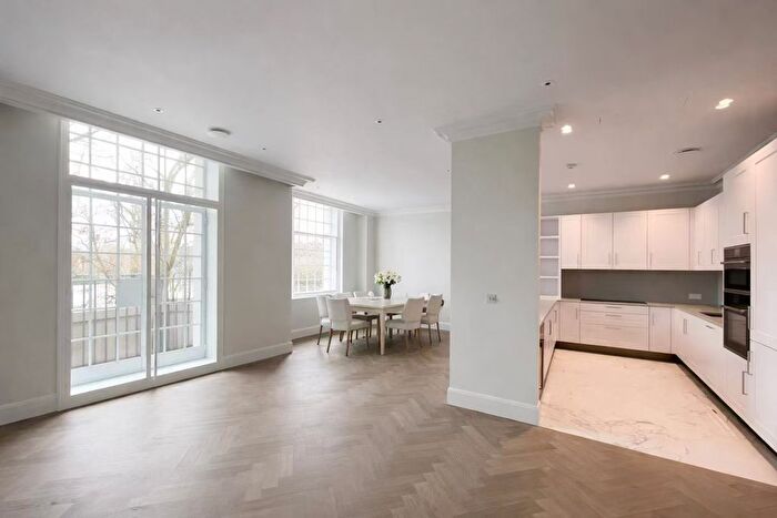 3 Bedroom Flat To Rent In London, SW1P