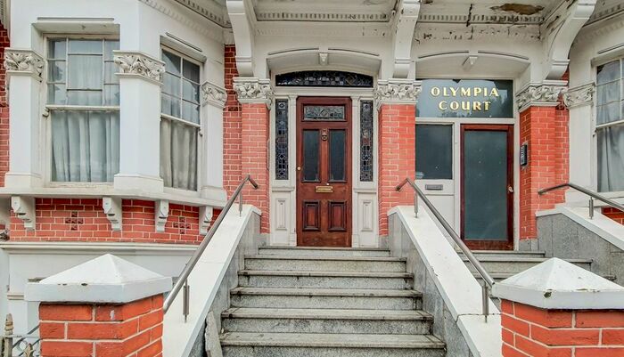 2 Bedroom Flat To Rent In Avonmore Road, London, W14